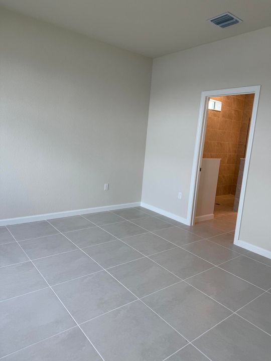 For Rent: $3,100 (3 beds, 2 baths, 1808 Square Feet)