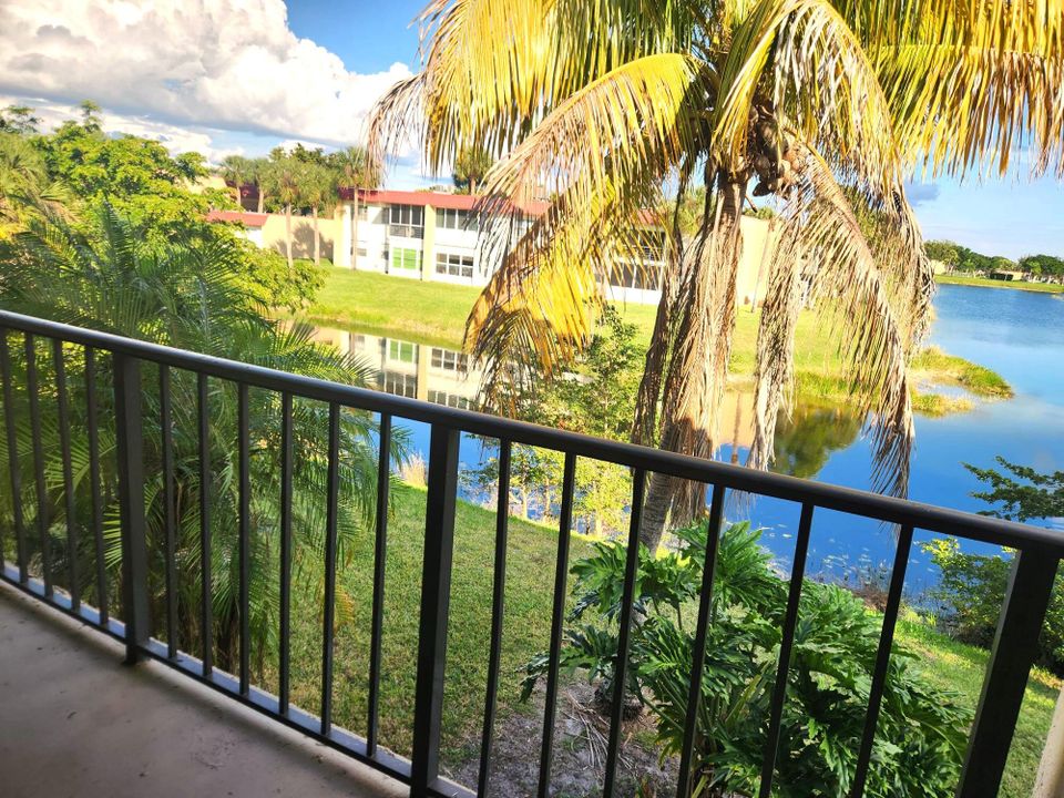 В аренду: $1,850 (2 спален, 2 ванн, 904 Квадратных фут)