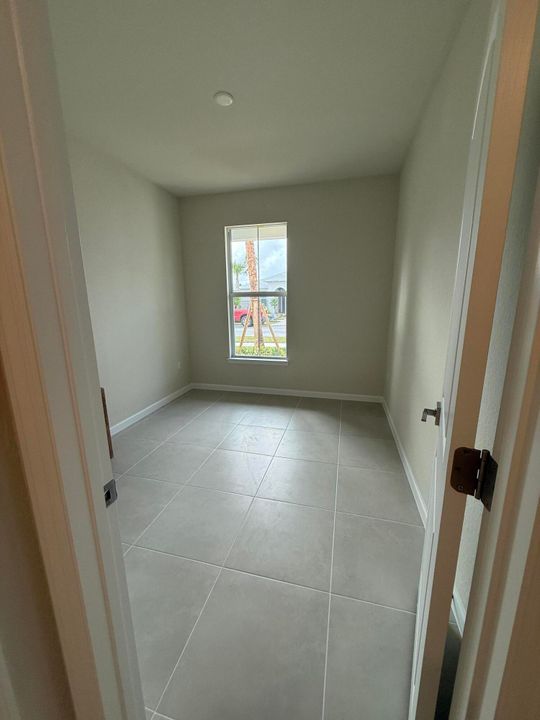 For Rent: $3,100 (3 beds, 2 baths, 1808 Square Feet)