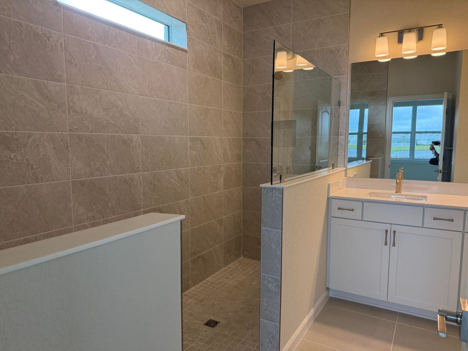 For Rent: $3,100 (3 beds, 2 baths, 1808 Square Feet)