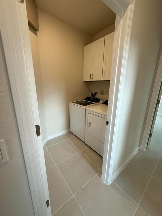 For Rent: $3,100 (3 beds, 2 baths, 1808 Square Feet)