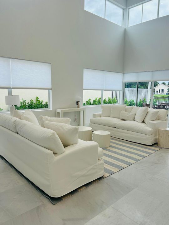 En Venta: $748,000 (3 camas, 2 baños, 2270 Pies cuadrados)