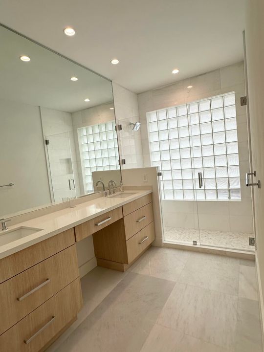 En Venta: $748,000 (3 camas, 2 baños, 2270 Pies cuadrados)