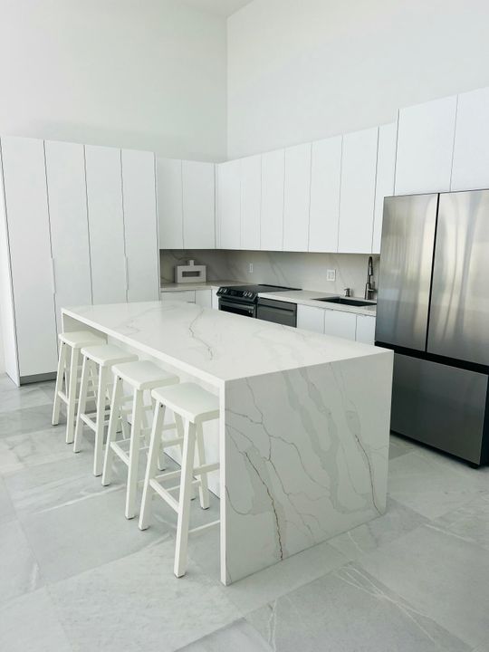 En Venta: $748,000 (3 camas, 2 baños, 2270 Pies cuadrados)