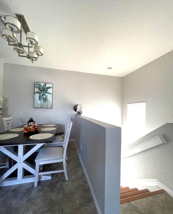 For Sale: $254,900 (2 beds, 2 baths, 1005 Square Feet)