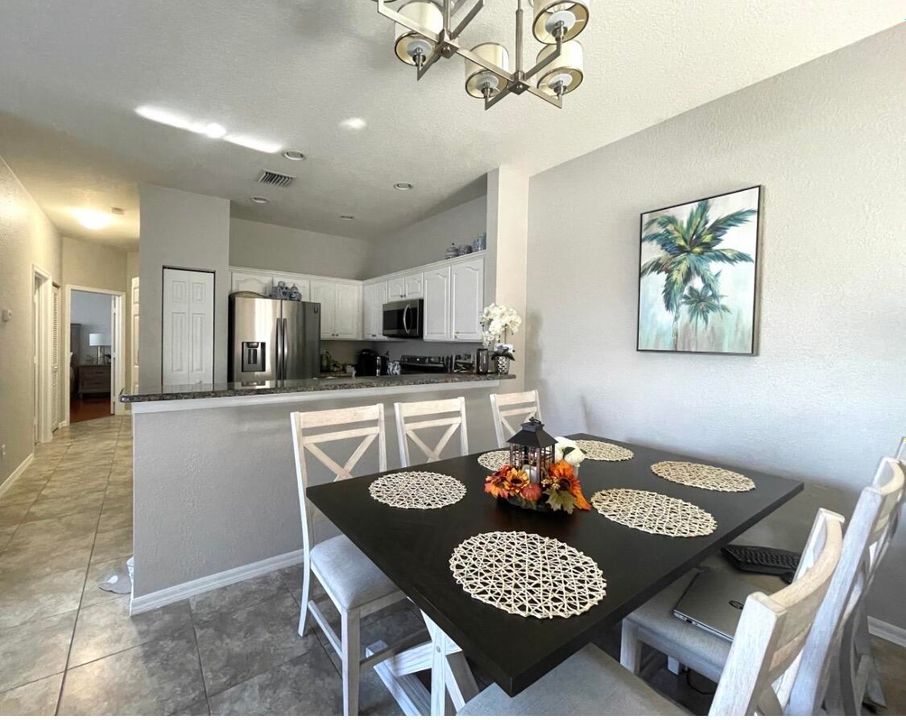 For Sale: $254,900 (2 beds, 2 baths, 1005 Square Feet)