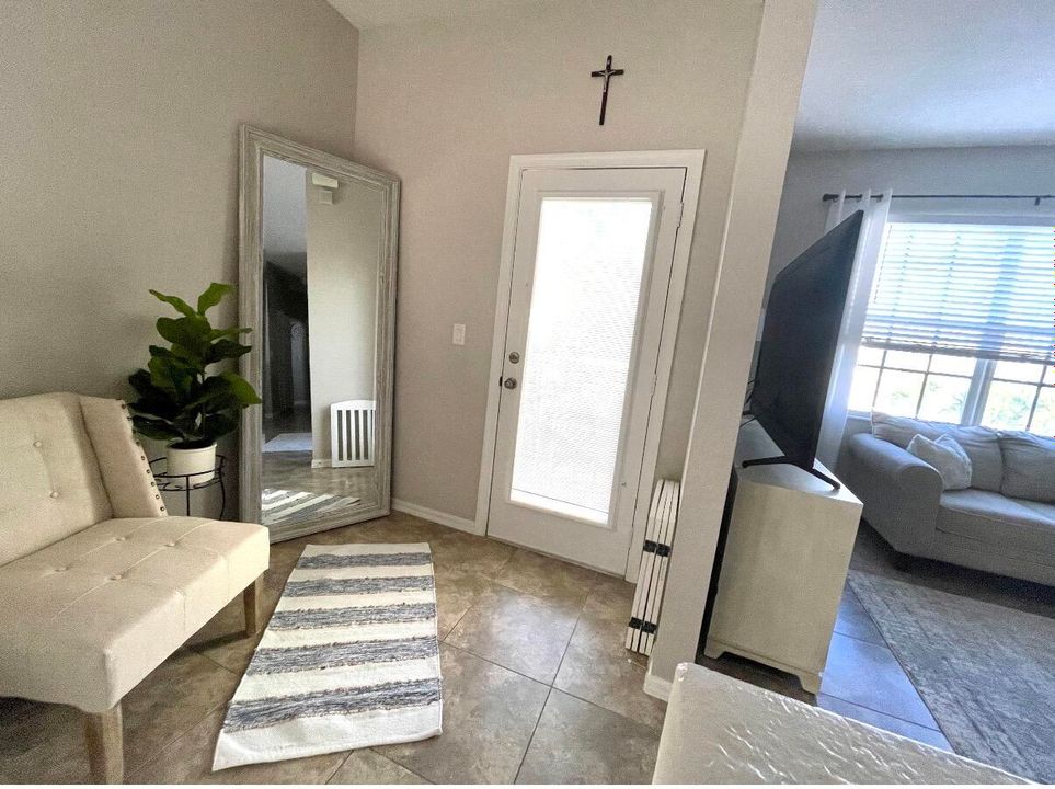 For Sale: $254,900 (2 beds, 2 baths, 1005 Square Feet)