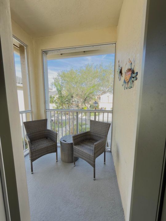 For Sale: $254,900 (2 beds, 2 baths, 1005 Square Feet)