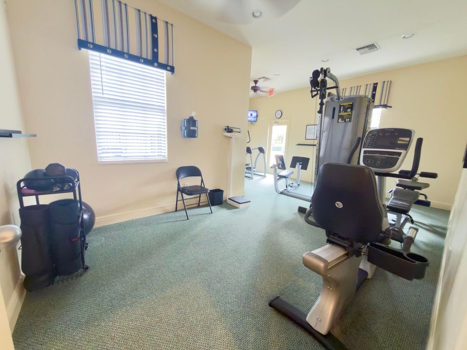 For Sale: $254,900 (2 beds, 2 baths, 1005 Square Feet)