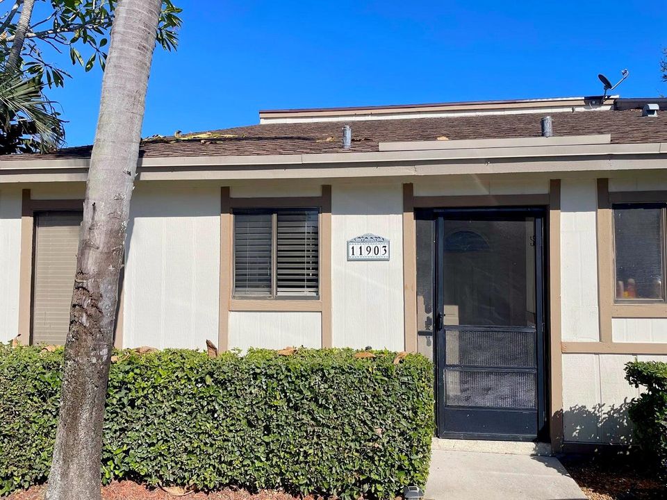 Activo con contrato: $2,300 (2 camas, 2 baños, 1100 Pies cuadrados)