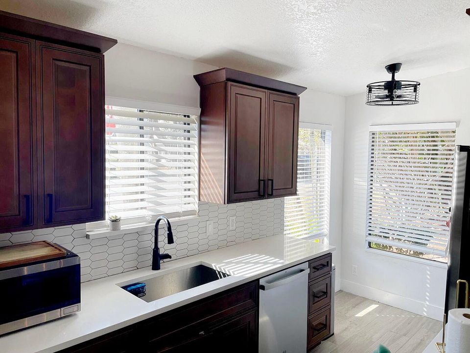 Activo con contrato: $2,300 (2 camas, 2 baños, 1100 Pies cuadrados)