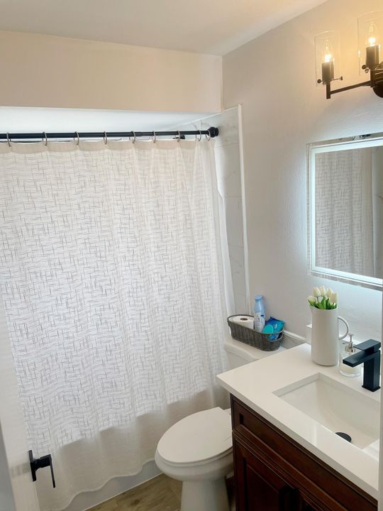 Activo con contrato: $2,300 (2 camas, 2 baños, 1100 Pies cuadrados)