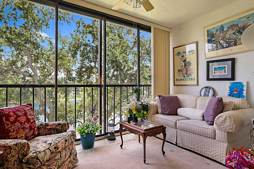 На продажу: $235,000 (2 спален, 2 ванн, 1392 Квадратных фут)