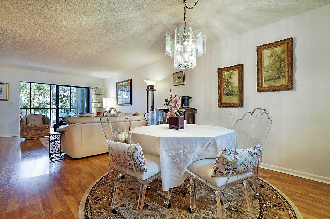 На продажу: $235,000 (2 спален, 2 ванн, 1392 Квадратных фут)