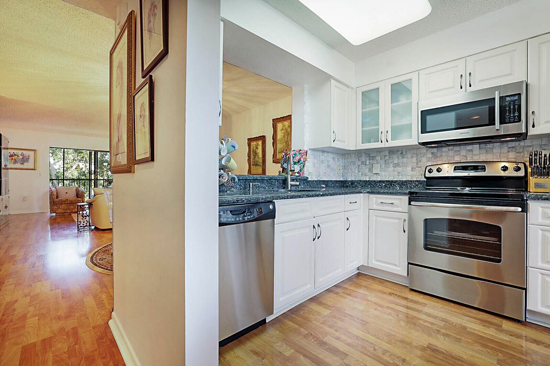 На продажу: $235,000 (2 спален, 2 ванн, 1392 Квадратных фут)