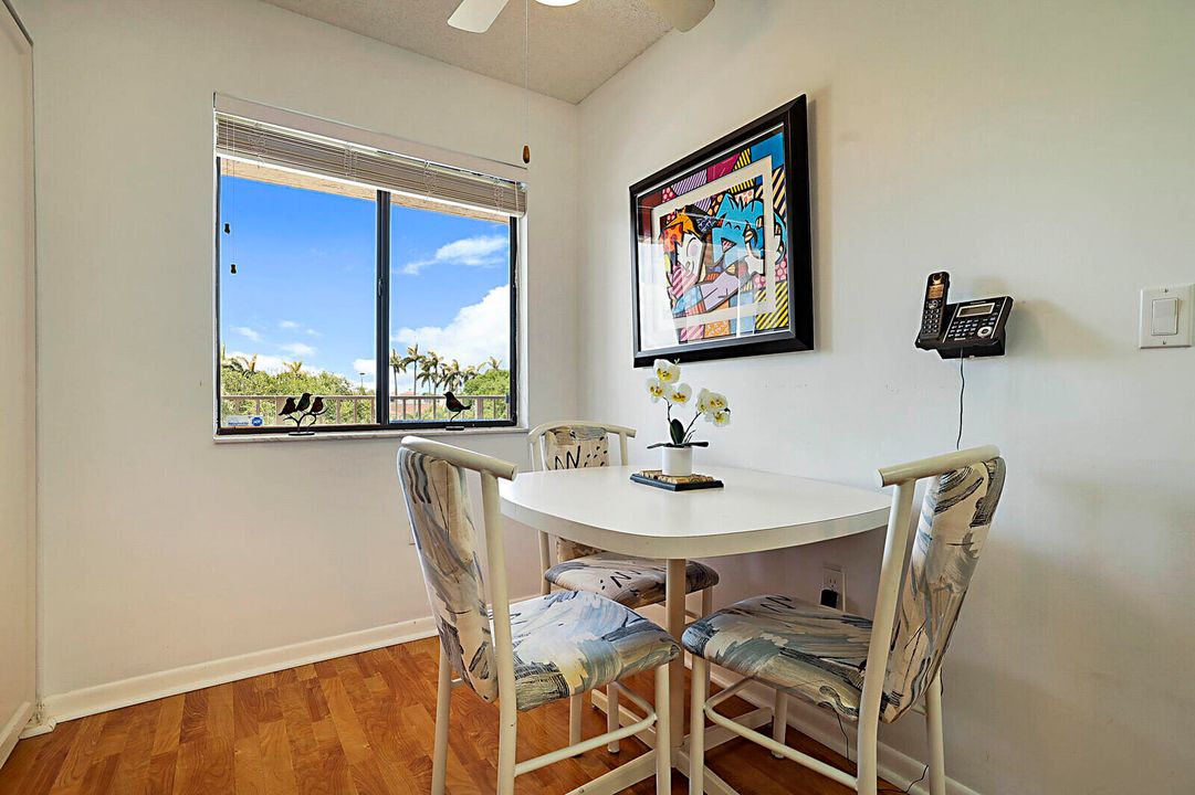 На продажу: $235,000 (2 спален, 2 ванн, 1392 Квадратных фут)