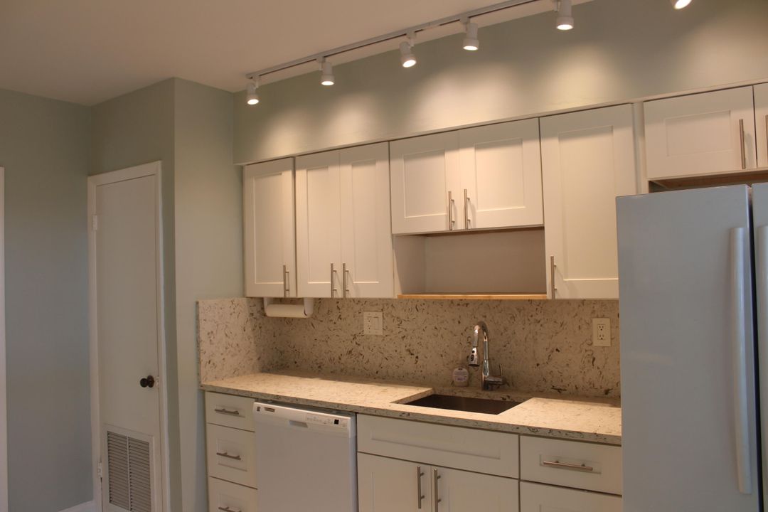 For Rent: $2,699 (2 beds, 2 baths, 1433 Square Feet)