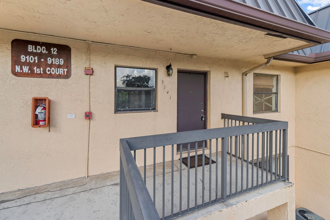 待售: $255,500 (2 贝兹, 2 浴室, 787 平方英尺)