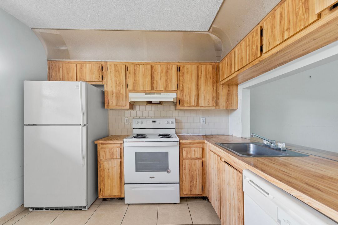 待售: $255,500 (2 贝兹, 2 浴室, 787 平方英尺)