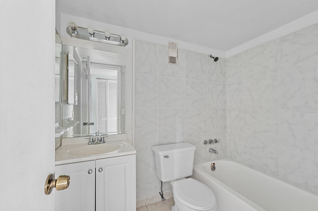 待售: $255,500 (2 贝兹, 2 浴室, 787 平方英尺)