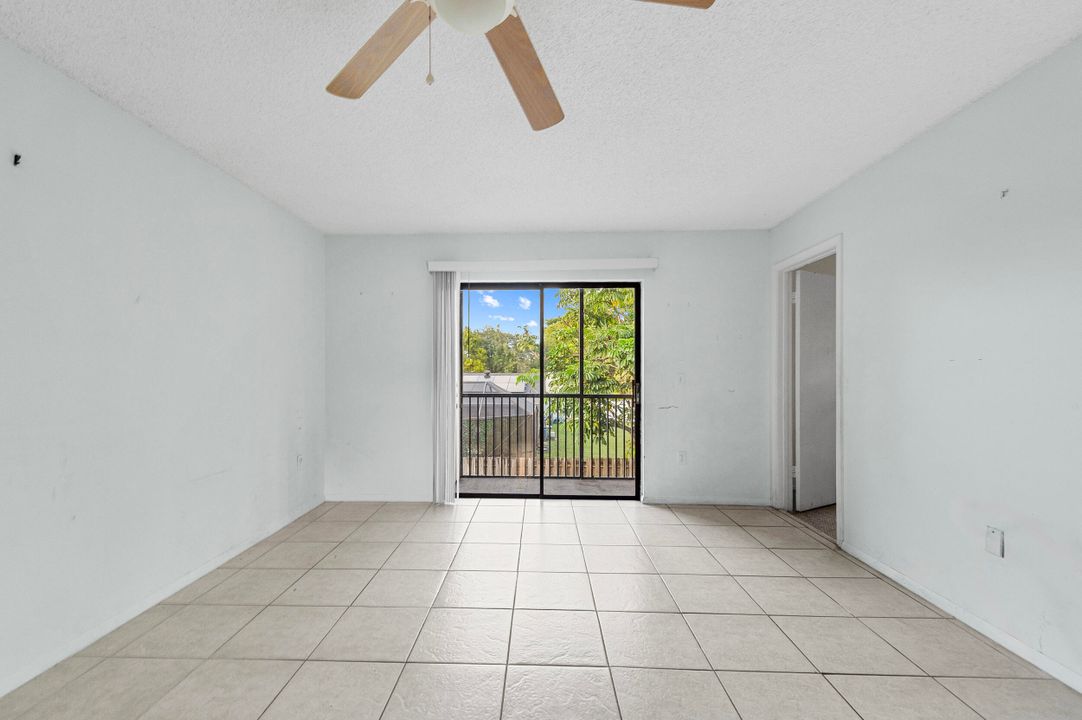 待售: $255,500 (2 贝兹, 2 浴室, 787 平方英尺)