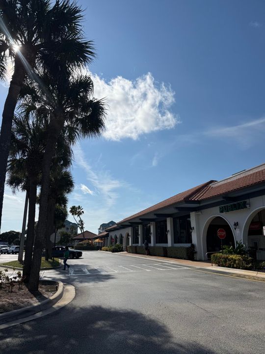 Activo con contrato: $2,150 (3 camas, 2 baños, 1360 Pies cuadrados)