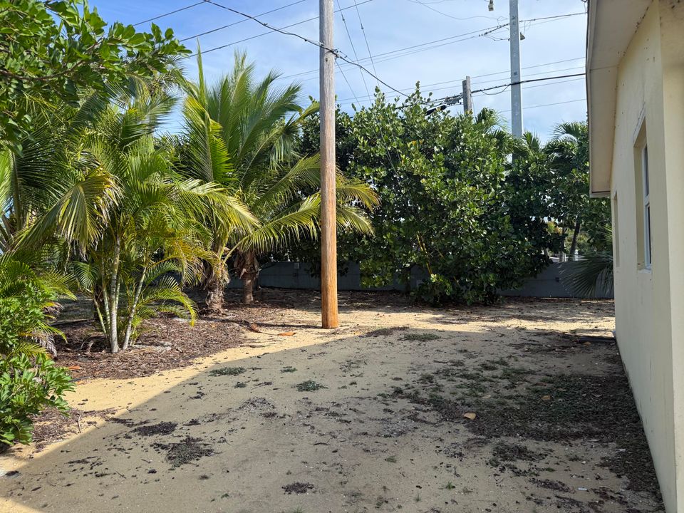 Activo con contrato: $2,150 (3 camas, 2 baños, 1360 Pies cuadrados)