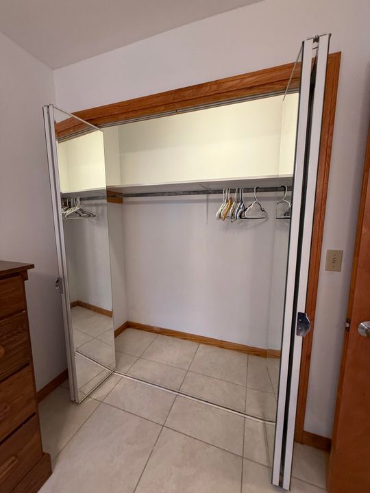 Activo con contrato: $2,150 (3 camas, 2 baños, 1360 Pies cuadrados)