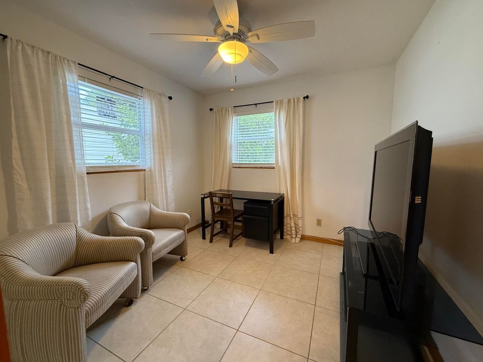 Activo con contrato: $2,150 (3 camas, 2 baños, 1360 Pies cuadrados)