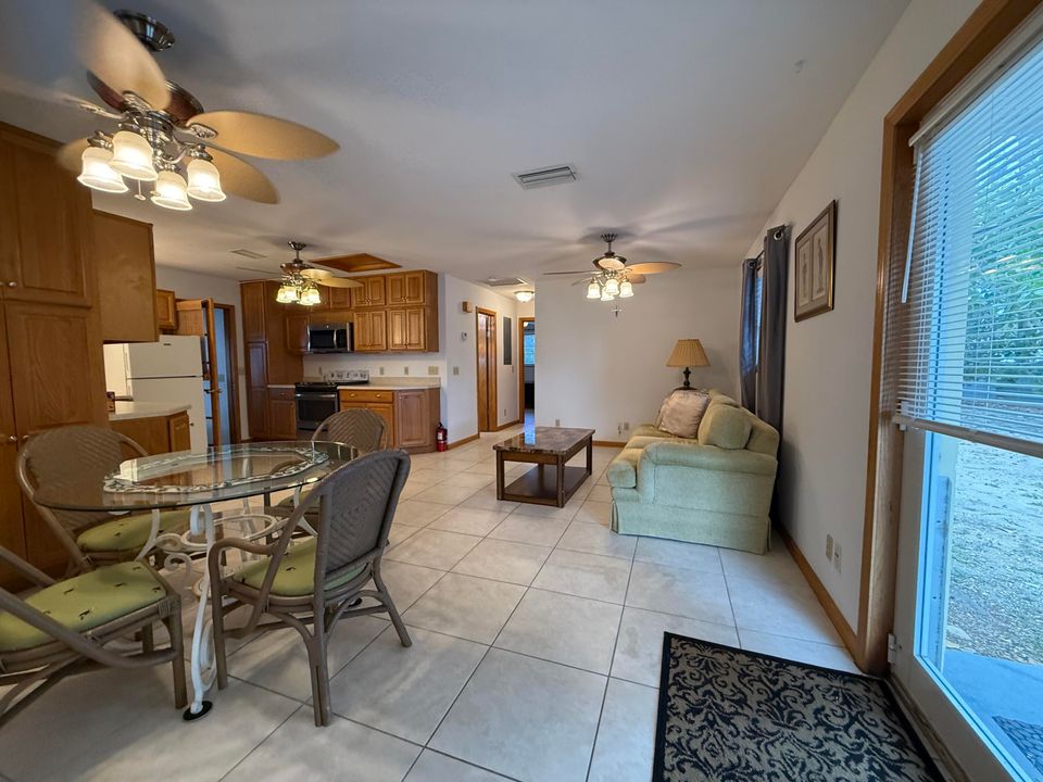 Activo con contrato: $2,150 (3 camas, 2 baños, 1360 Pies cuadrados)