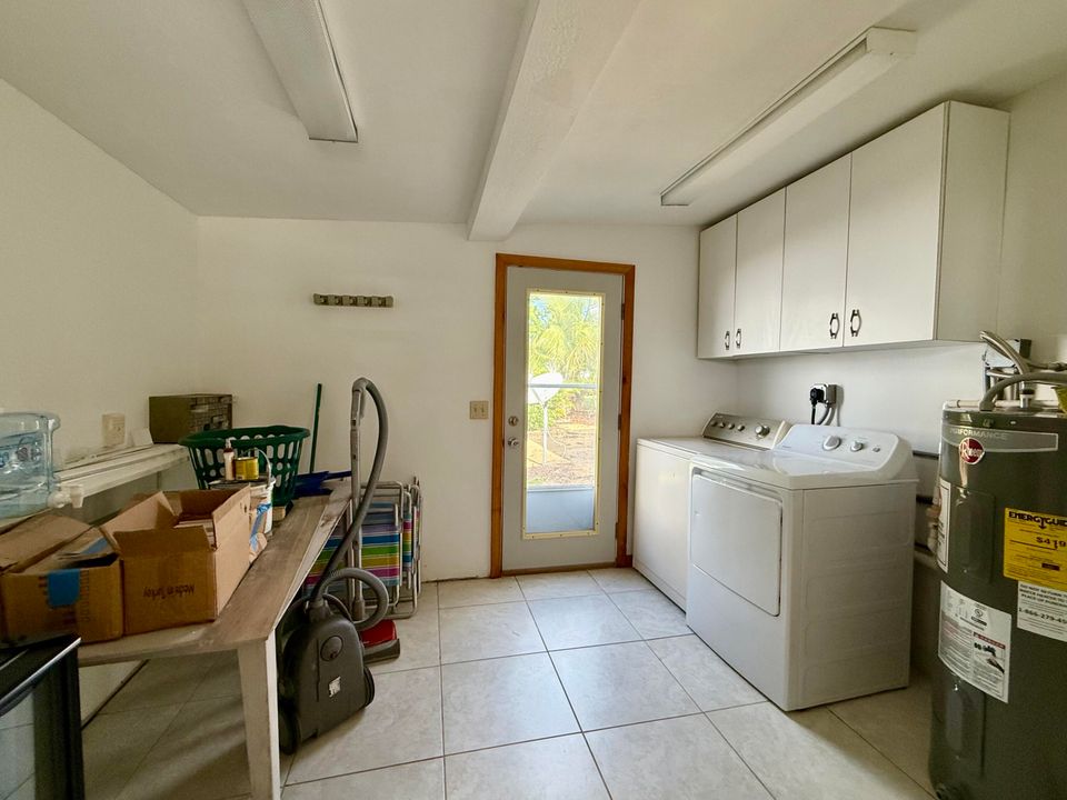 Activo con contrato: $2,150 (3 camas, 2 baños, 1360 Pies cuadrados)