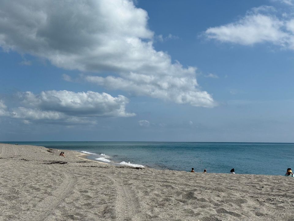 Activo con contrato: $2,150 (3 camas, 2 baños, 1360 Pies cuadrados)