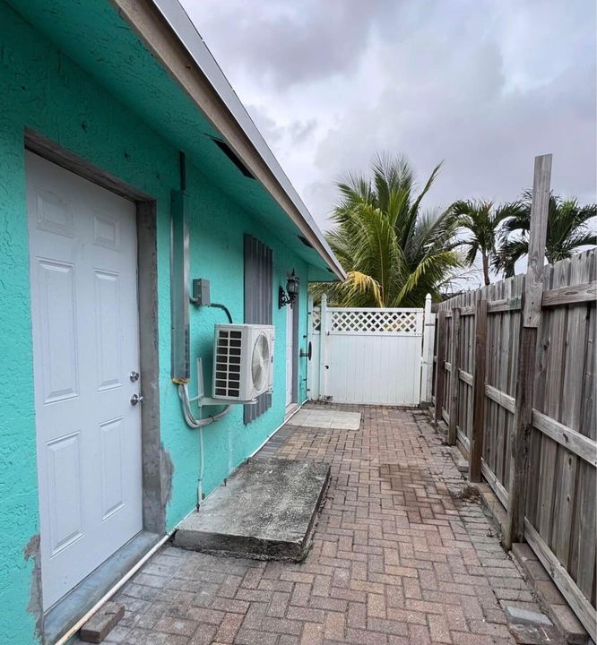 出租: $1,300 (1 贝兹, 1 浴室, 700 平方英尺)