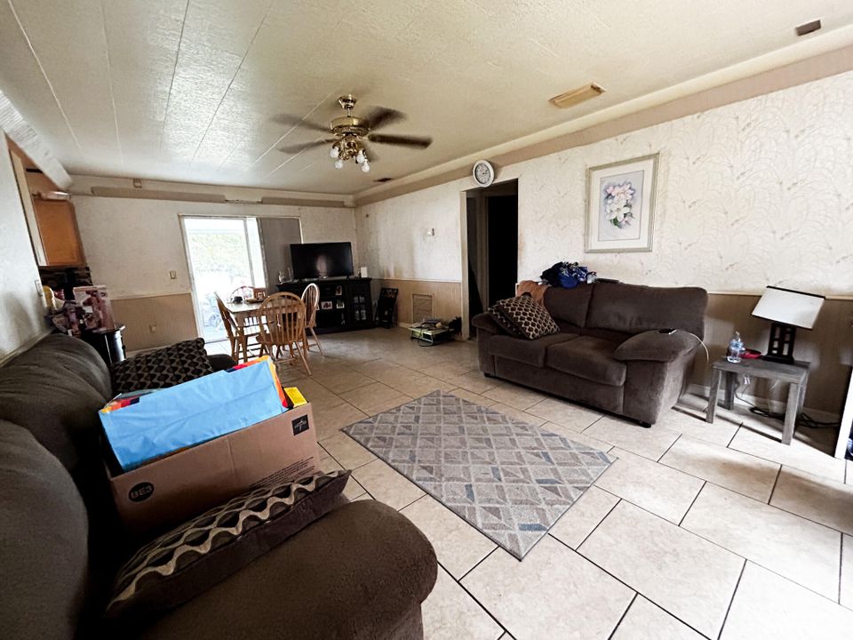 待售: $230,000 (3 贝兹, 2 浴室, 1183 平方英尺)