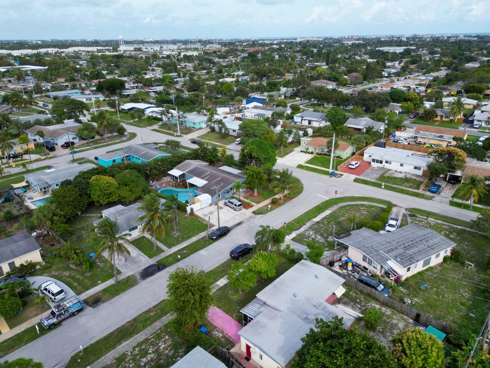 For Sale: $529,999 (3 beds, 2 baths, 1930 Square Feet)
