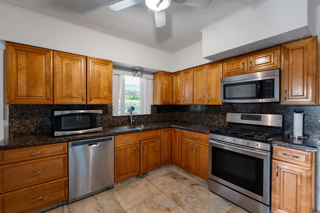 For Sale: $529,999 (3 beds, 2 baths, 1930 Square Feet)