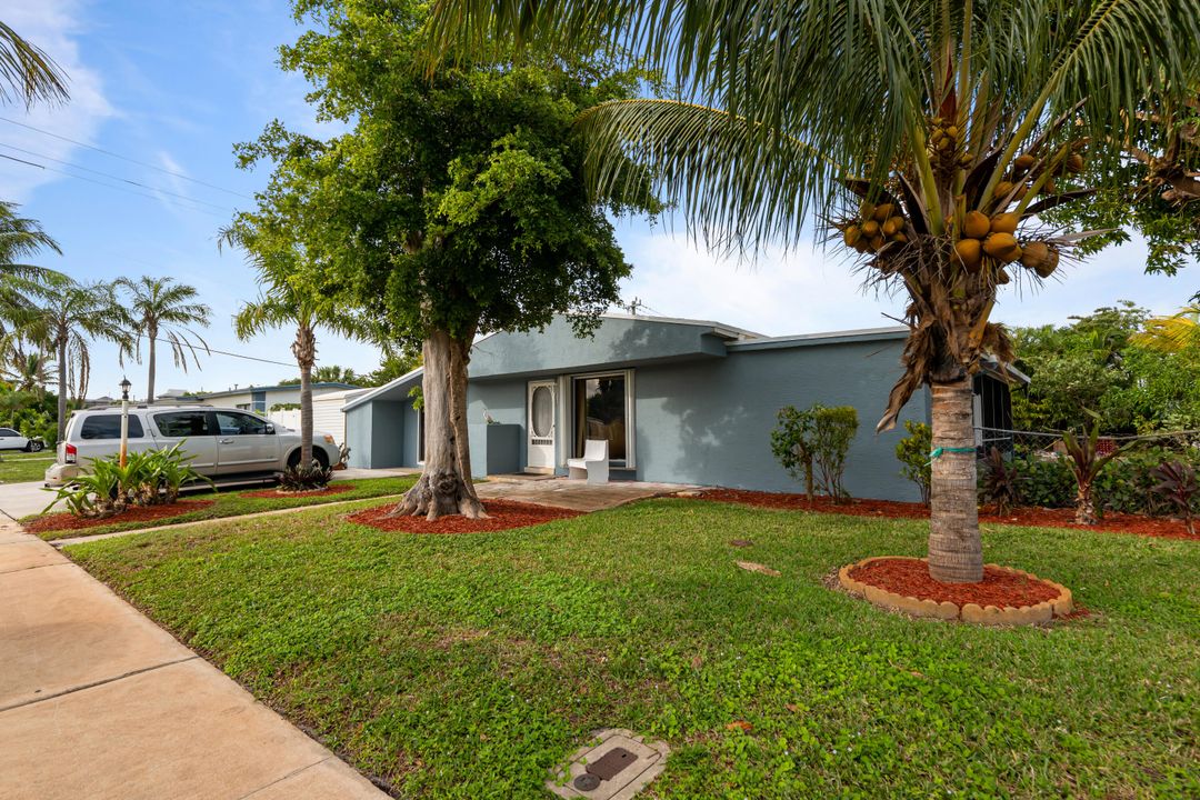 For Sale: $529,999 (3 beds, 2 baths, 1930 Square Feet)