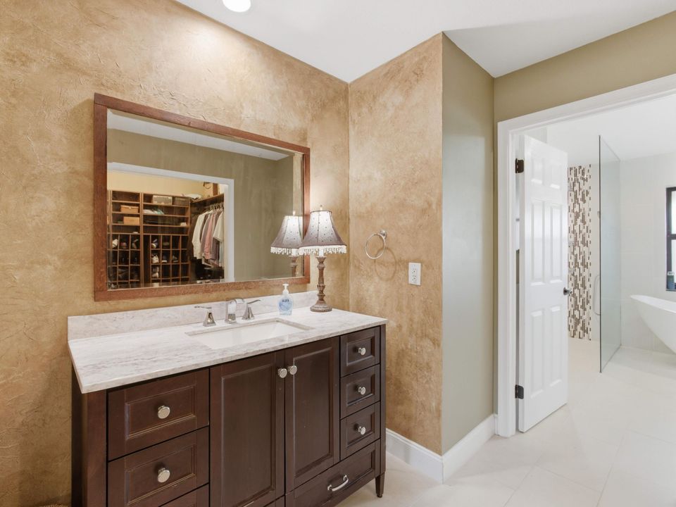 En Venta: $874,900 (5 camas, 3 baños, 2975 Pies cuadrados)