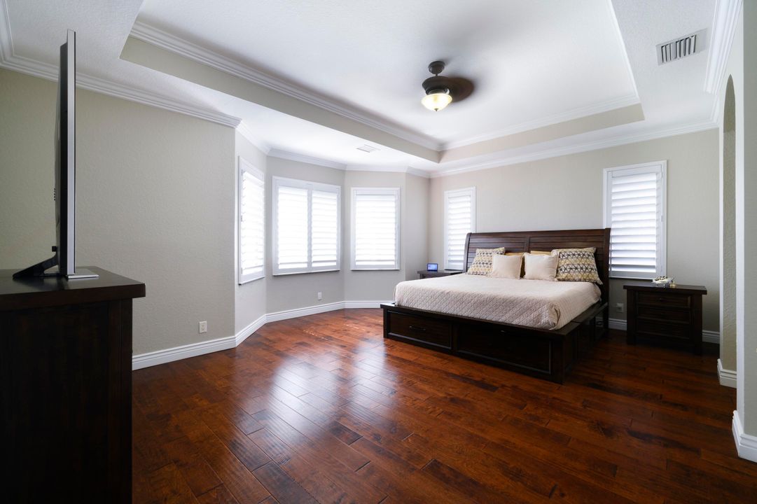 出租: $5,200 (4 贝兹, 2 浴室, 2655 平方英尺)