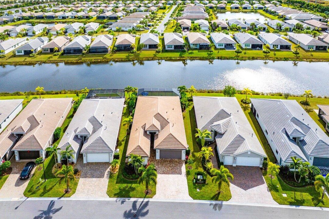 For Sale: $949,100 (4 beds, 3 baths, 2358 Square Feet)