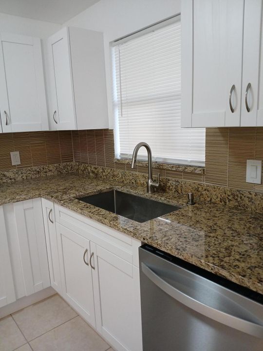 For Rent: $1,495 (1 beds, 1 baths, 900 Square Feet)