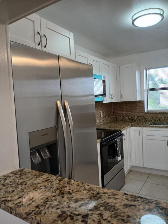 For Rent: $1,495 (1 beds, 1 baths, 900 Square Feet)