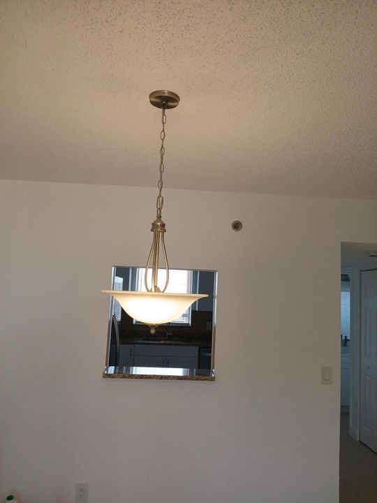 For Rent: $1,495 (1 beds, 1 baths, 900 Square Feet)