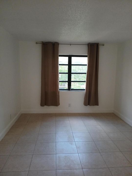 For Rent: $1,495 (1 beds, 1 baths, 900 Square Feet)