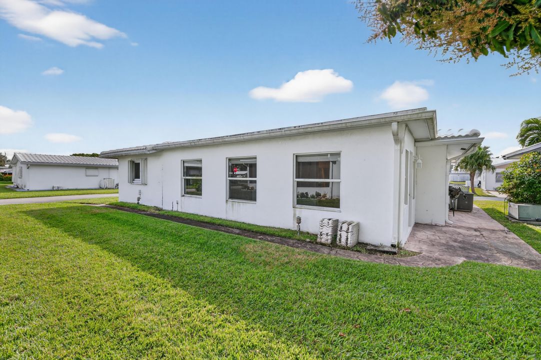 Под контрактом: $352,700 (2 спален, 2 ванн, 1617 Квадратных фут)