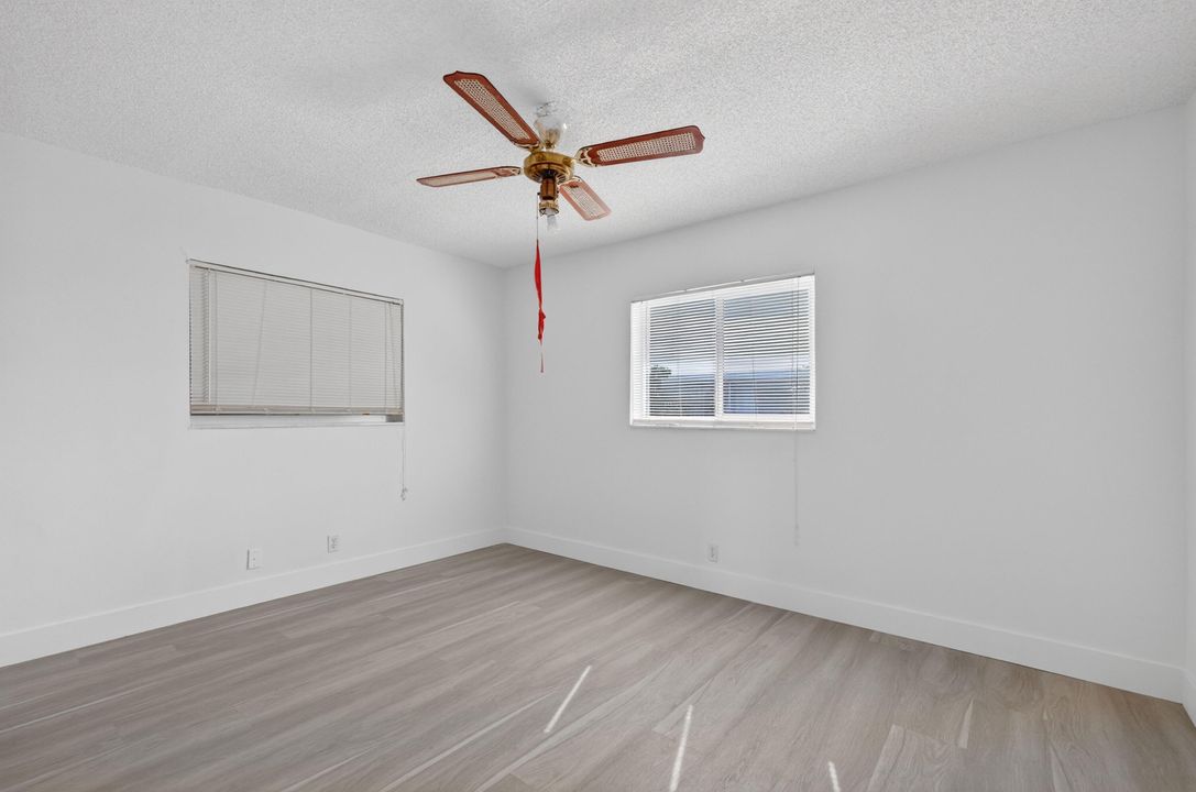 Под контрактом: $352,700 (2 спален, 2 ванн, 1617 Квадратных фут)