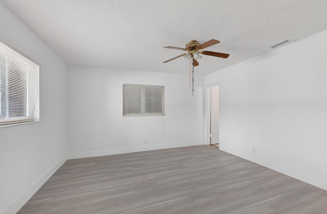 Под контрактом: $352,700 (2 спален, 2 ванн, 1617 Квадратных фут)