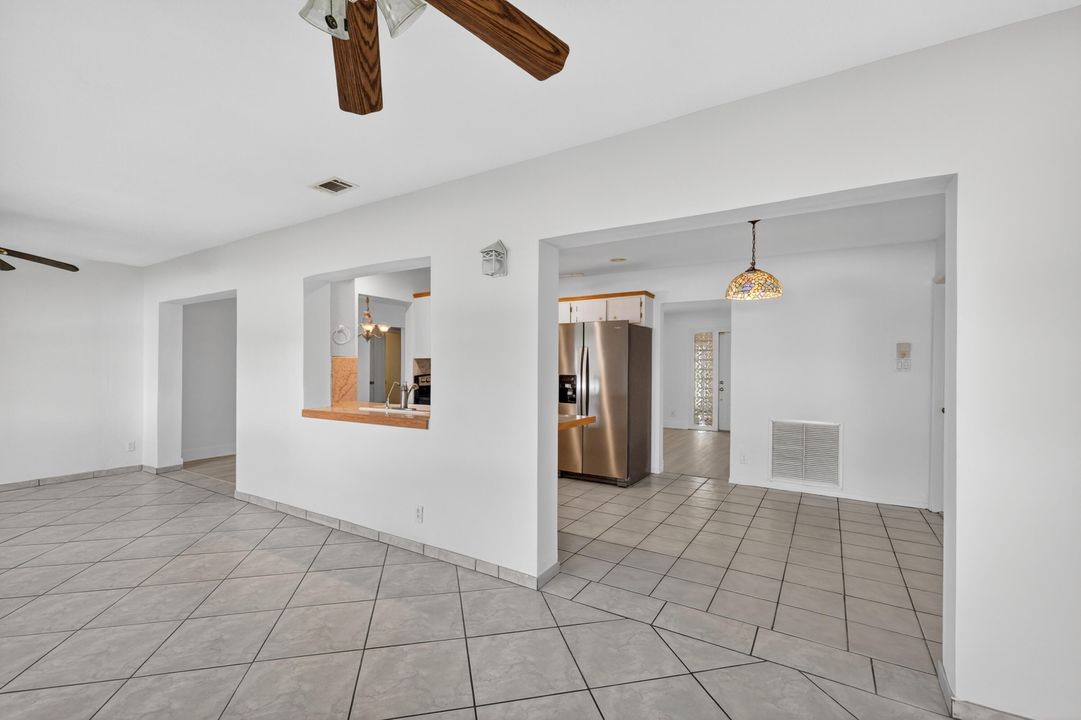 Под контрактом: $352,700 (2 спален, 2 ванн, 1617 Квадратных фут)