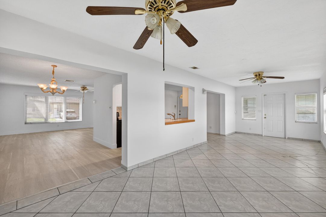 Под контрактом: $352,700 (2 спален, 2 ванн, 1617 Квадратных фут)