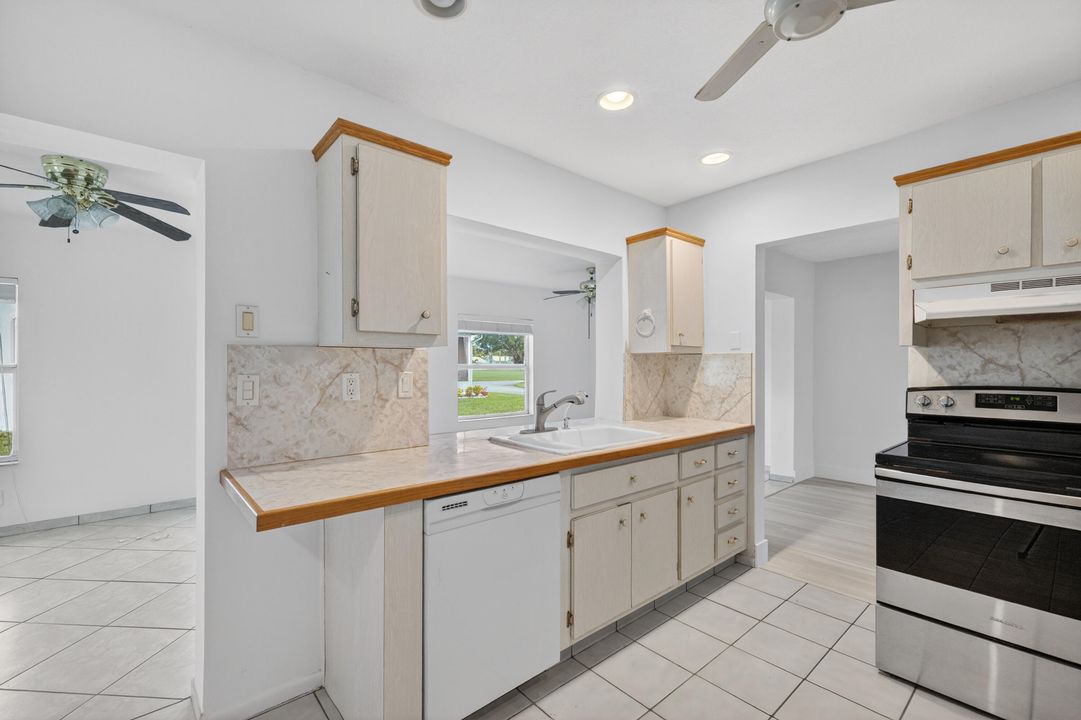 Под контрактом: $352,700 (2 спален, 2 ванн, 1617 Квадратных фут)